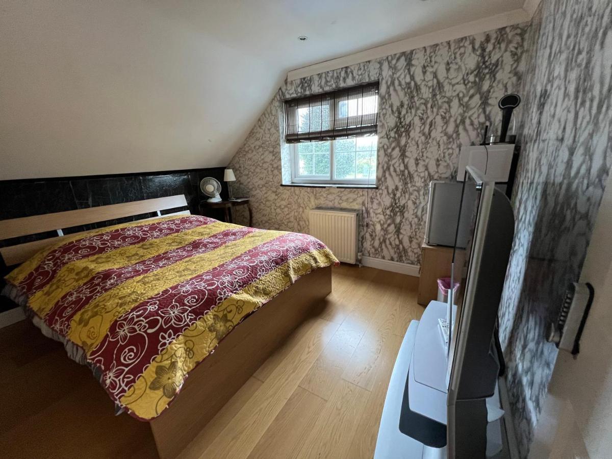 The Caduceus- Residence Chertsey Bagian luar foto