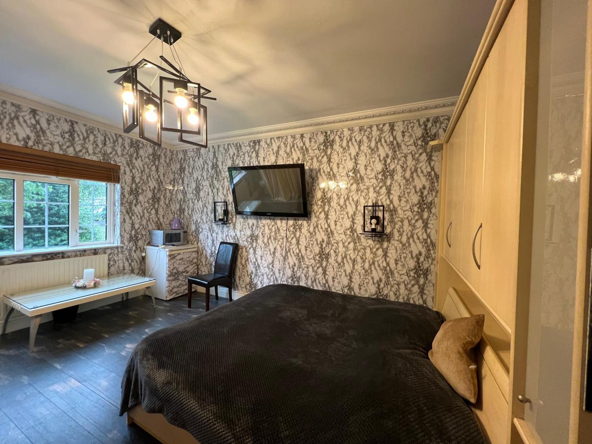 The Caduceus- Residence Chertsey Bagian luar foto