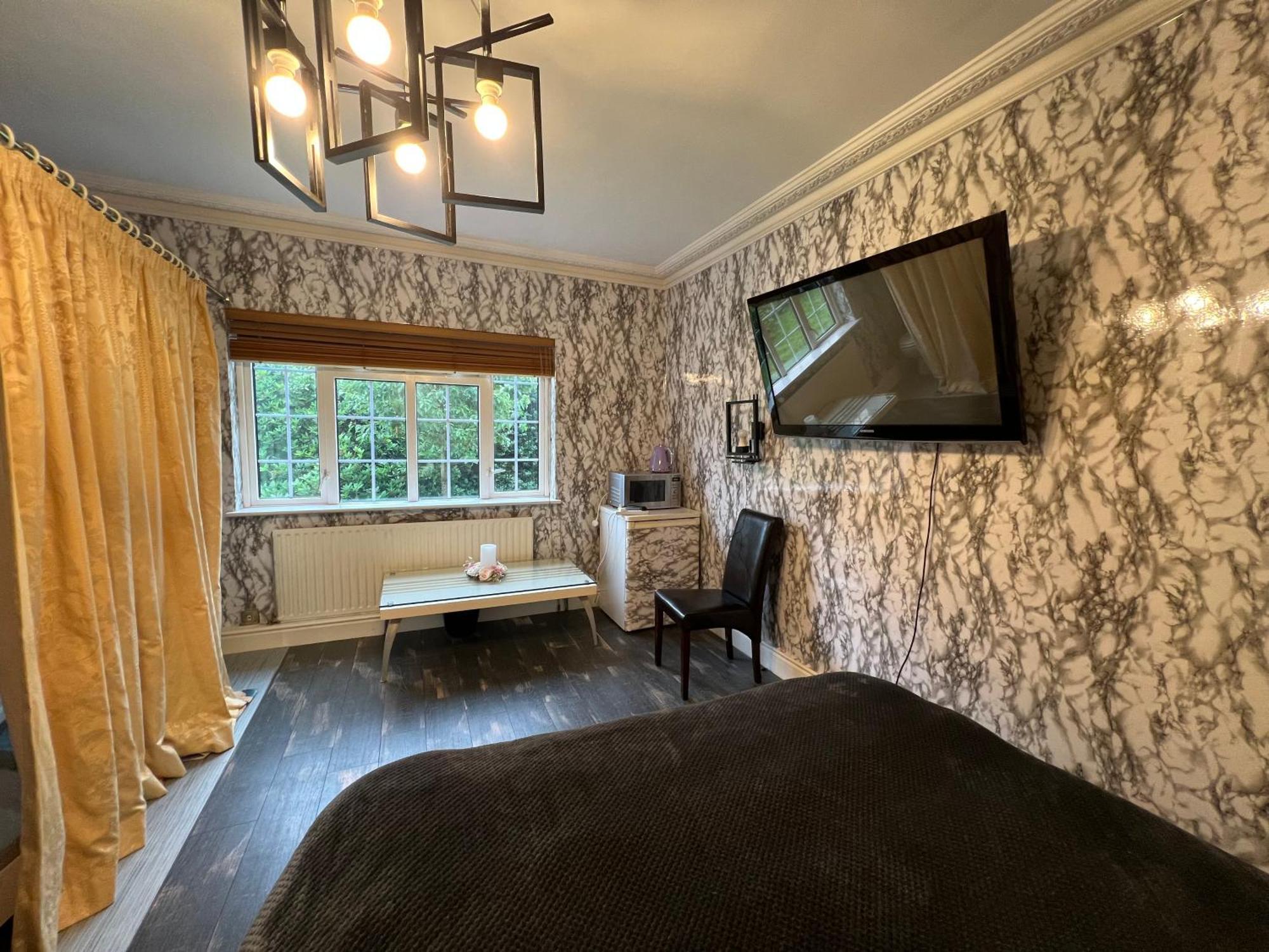 The Caduceus- Residence Chertsey Bagian luar foto