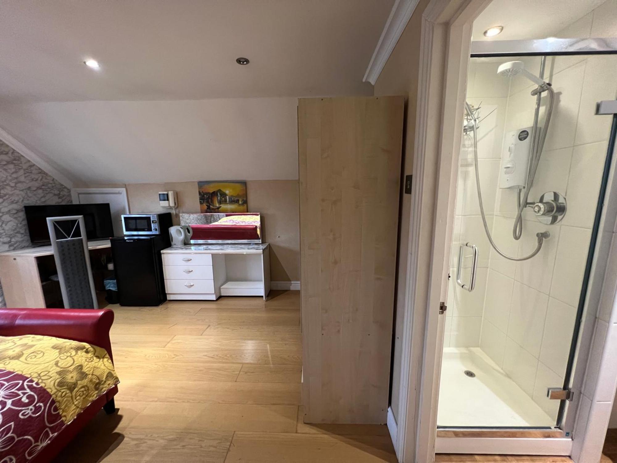 The Caduceus- Residence Chertsey Bagian luar foto