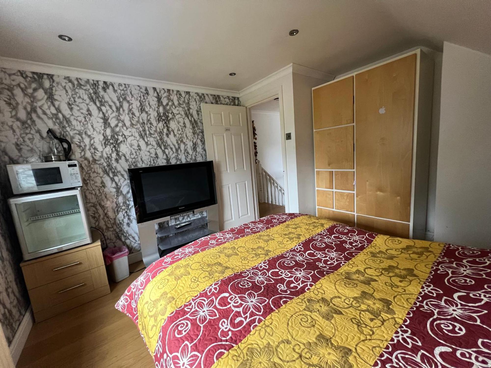 The Caduceus- Residence Chertsey Bagian luar foto